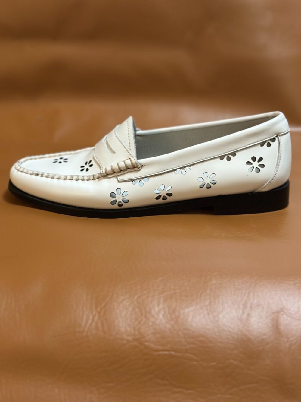 Weejuns Whitney Cutout  Flower Loafers- Size 8.5 - Like New